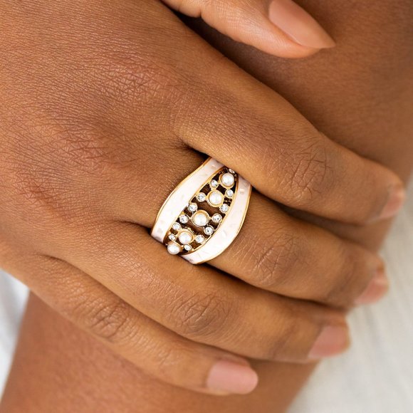 Royal Treasury - Gold Ring - Picture 2 of 2